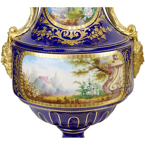 Каминный гарнитур из трех вазонов "Рокайль"