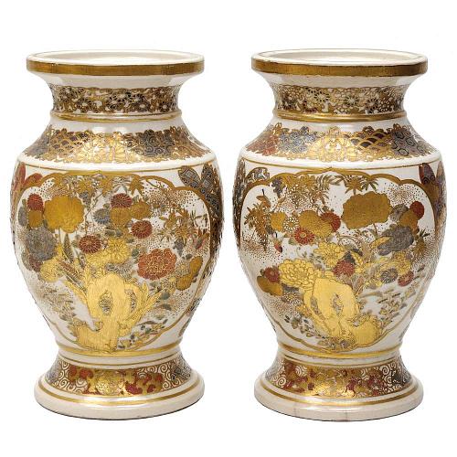 Декоративные парные вазы с жанровыми сценами "Играющие дети"