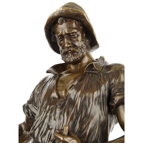 Скульптура «Дорожный рабочий укладывает рельс»