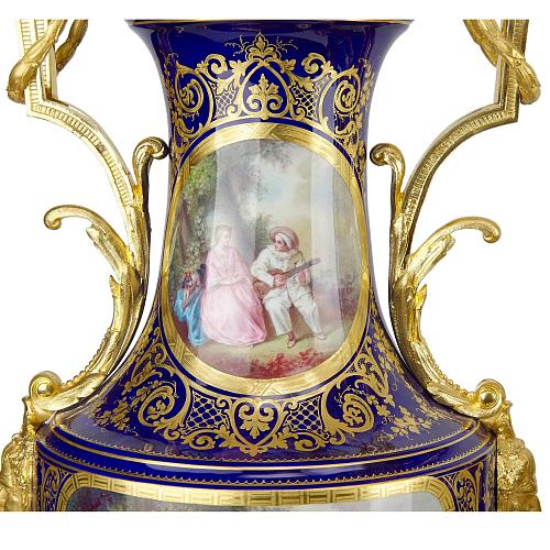 Каминный гарнитур из трех вазонов "Рокайль"