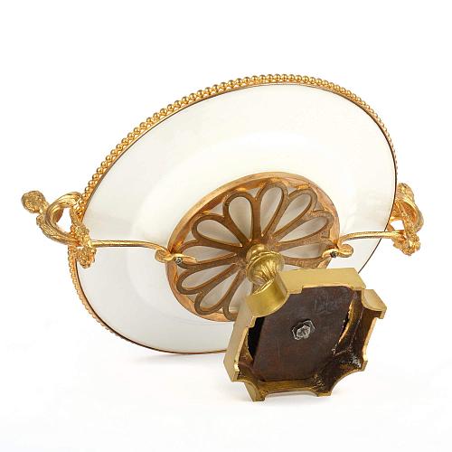 Ваза с живописным мифологическим сюжетом и женскими маскаронами на ручках