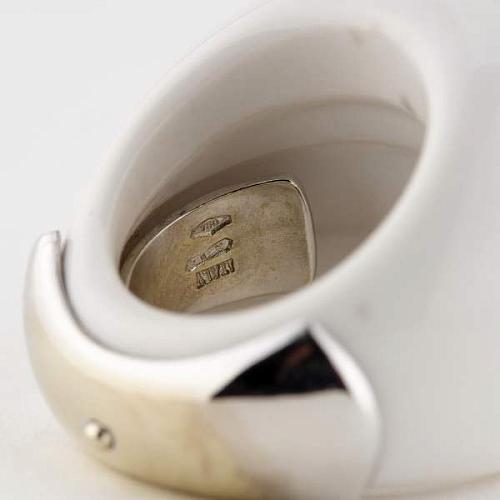 Кольцо с бриллиантами, кораллом и белым ониксом