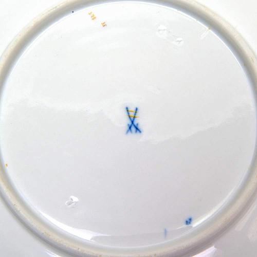 Чашка с блюдцем и пирожковая тарелка /3 предмета/.