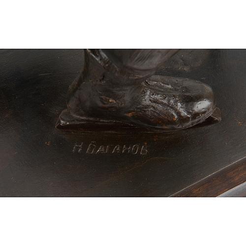 Скульптура "Хоккеист"