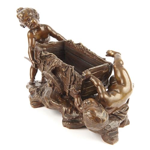 Кабинетная скульптура для деловых бумаг. Моро.