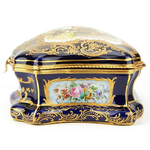 Шкатулка с пасторальной сценой