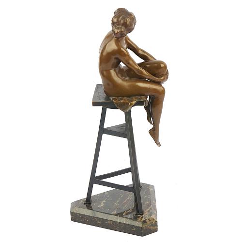 Скульптурная композиция "Натурщица"