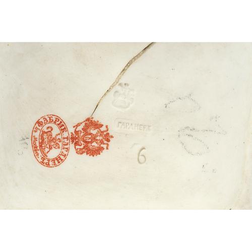 Статуэтка «Еврейка с кошельком и узелком». Гарднер.