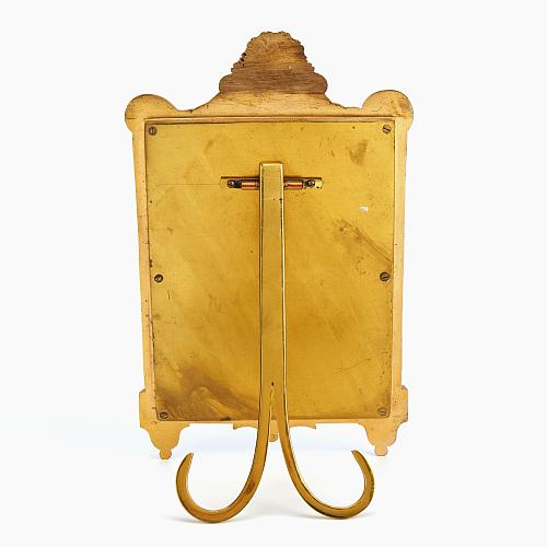 Рамка для фотографии с маскароном и цветочным орнаментом