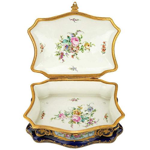 Шкатулка с пасторальной сценой