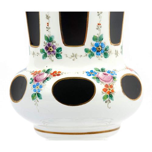 Парные декоративные вазы