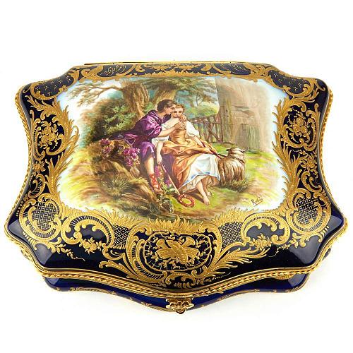 Шкатулка с пасторальной сценой