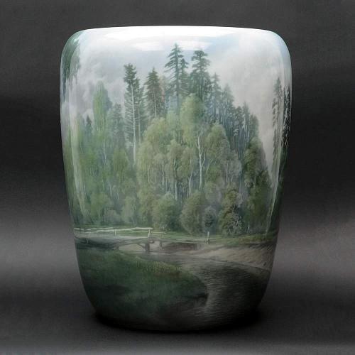 Ваза с изображением лесной речки с мостиком. (Цена по запросу)