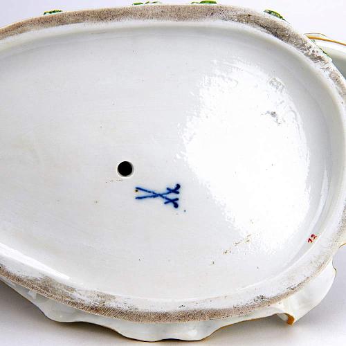 Скульптурная композиция "Дама и кавалер"