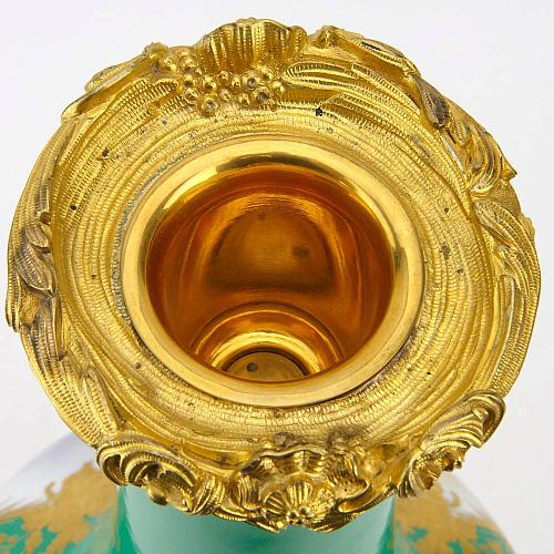 Ваза декоративная с живописными миниатюрами в медальонах