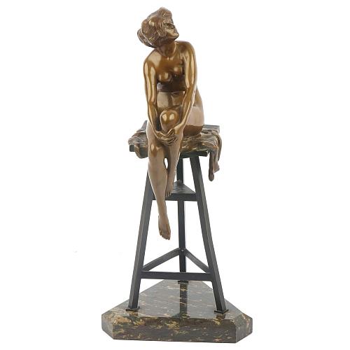 Скульптурная композиция "Натурщица"