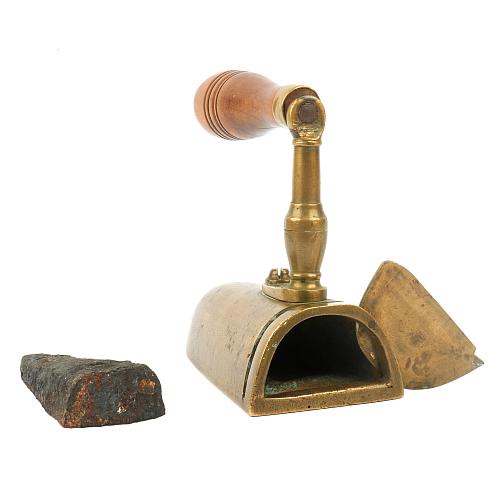 Утюг старинный