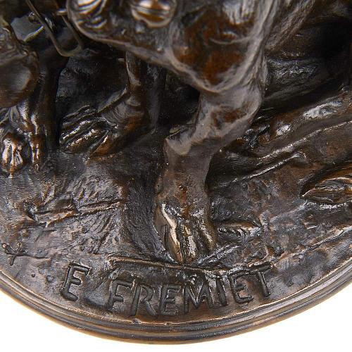 Скульптурная композиция "Два бассета: Раваже и Раважель"