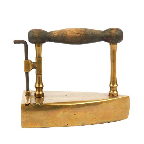 Утюг на подставке. 19-век.
