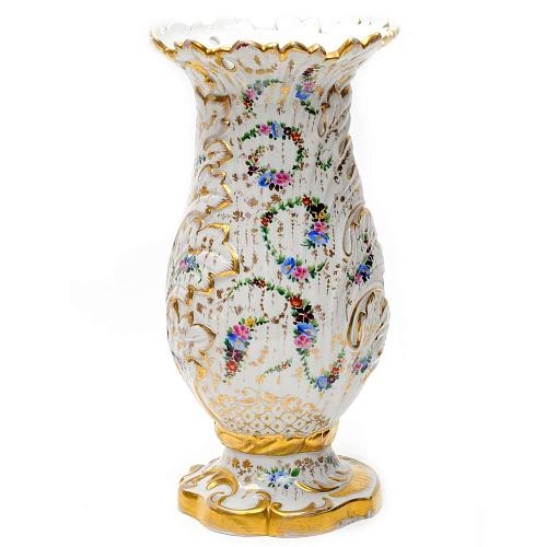 Ваза с рельефом "Листья".