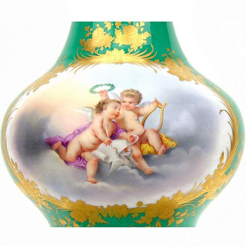 Ваза декоративная с живописными миниатюрами в медальонах