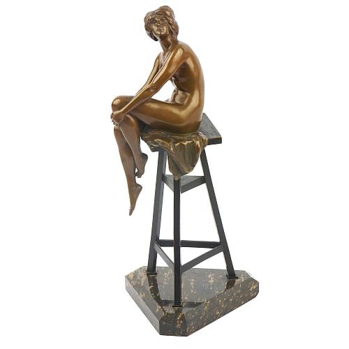 Скульптурная композиция "Натурщица"