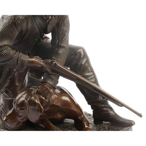 Скульптурная композиция «Охотник с собакой»