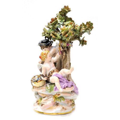 Скульптурная композиция "Амуры затачивающие стрелы"