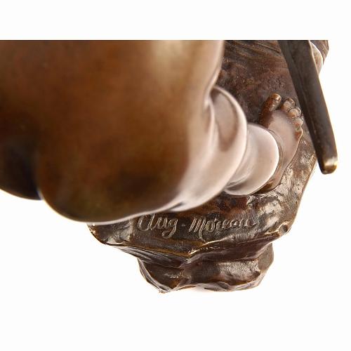 Кабинетная скульптура для деловых бумаг. Моро.