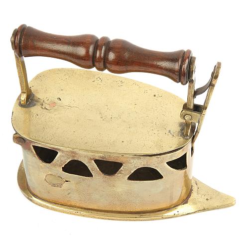 Угольный утюг. 18-век